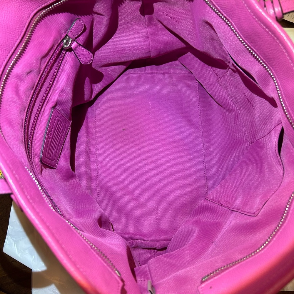 Coach Fuchsia pink cross grain Leather
Tote Bag. Model Number: F33915 - Picture 3 of 10